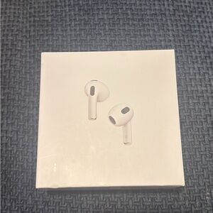 Apple AirPods in Classic White